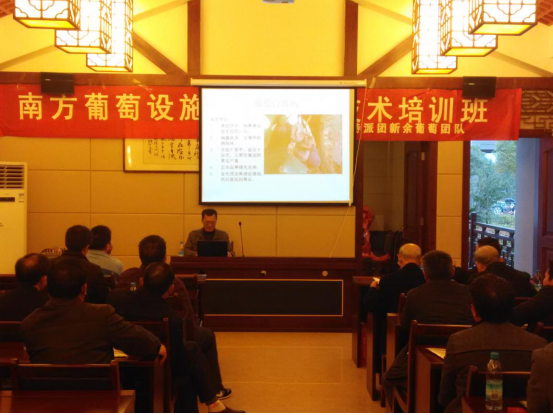 欧博ABG中文官网入口理学院涂海华副教授在为学员们授课 欧博ABG中文官网入口理学院涂海华副教授在为学员们授课